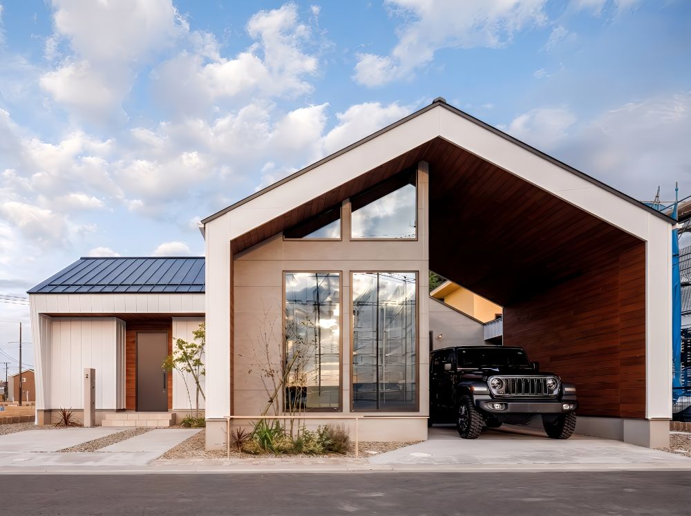 愛車を包む、洗練された住空間